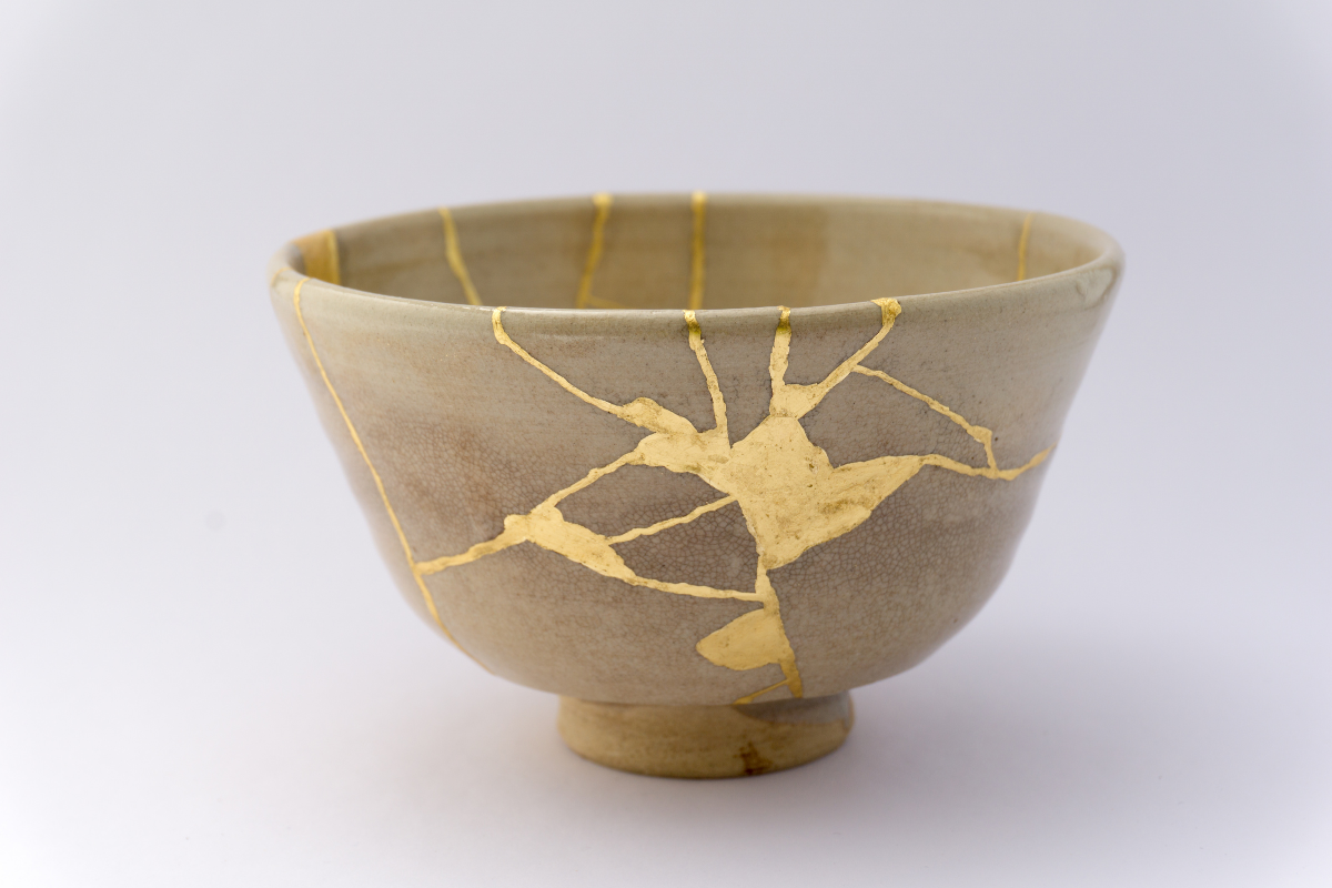 Kintsugi : L'art de réparer avec de l'or et sa résonance avec la philosophie du Wabi-Sabi
