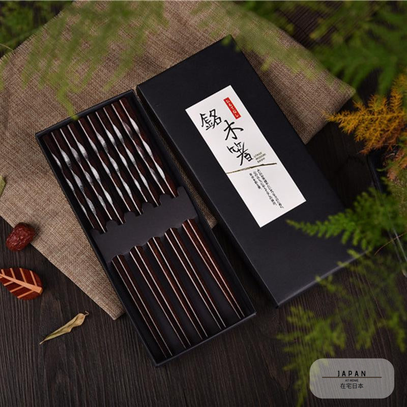Coffret de baguettes en bois