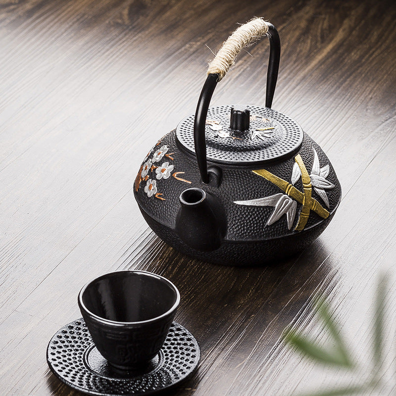 Japanese iron teapot with flower pattern "Tokuda"