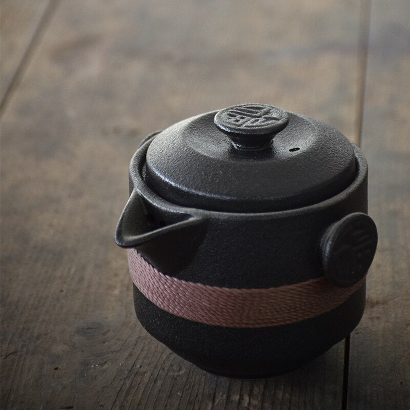 Japanese portable ceramic teapot "Kataoka"